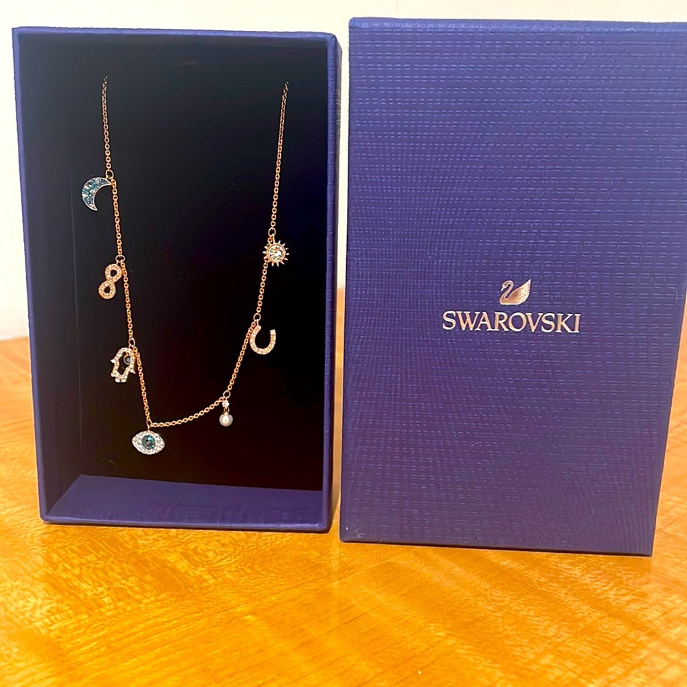 Swarovski charm necklace in rose gold
